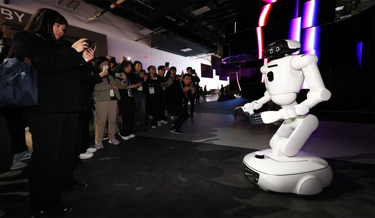 Tak Perlu Capek Lagi! LG CLOiD Hadir Sebagai Robot Serbabisa di Rumah Anda